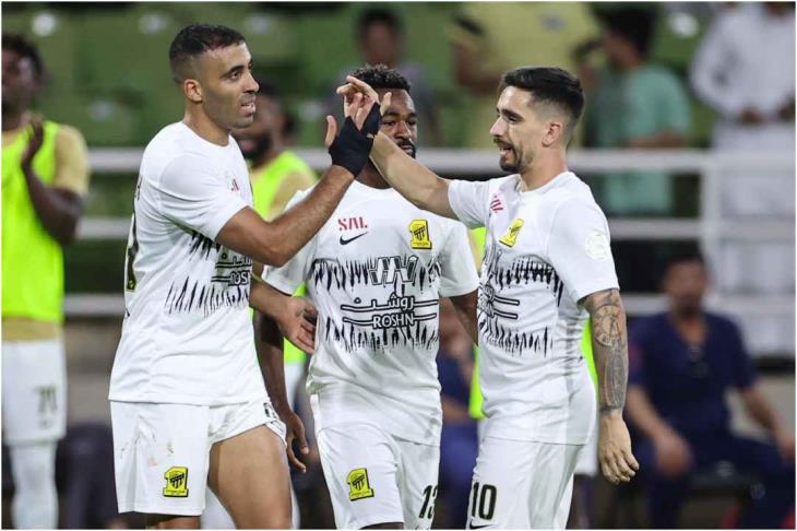 لاعبا اتحاد جدة إيجور كورنادو و حمدالله